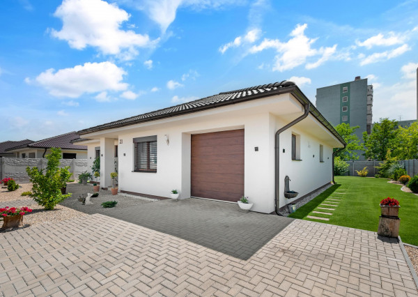 NA PREDAJ unikátny, samostatný 4-iz Rodinný dom priamo v DS