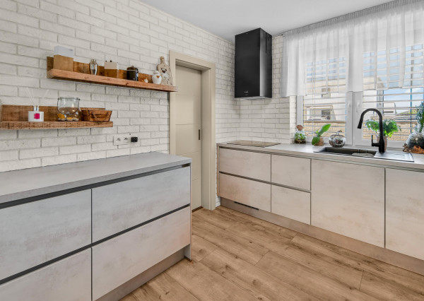 NA PREDAJ unikátny, samostatný 4-iz Rodinný dom priamo v DS