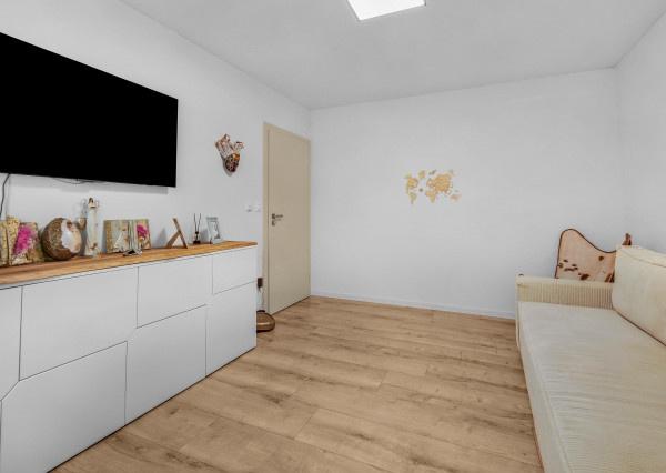 NA PREDAJ unikátny, samostatný 4-iz Rodinný dom priamo v DS