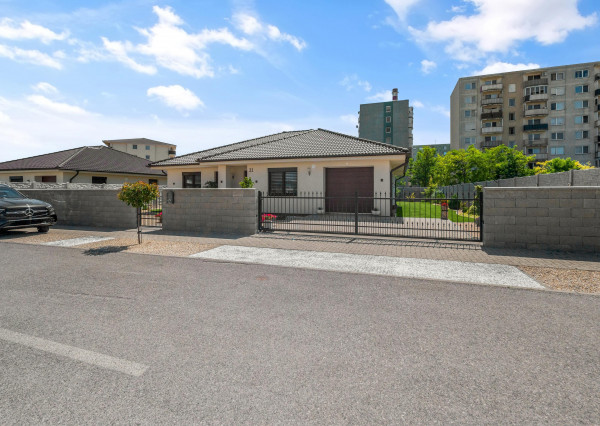 NA PREDAJ unikátny, samostatný 4-iz Rodinný dom priamo v DS