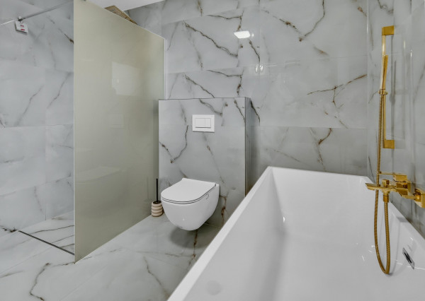 NA PREDAJ unikátny, samostatný 4-iz Rodinný dom priamo v DS