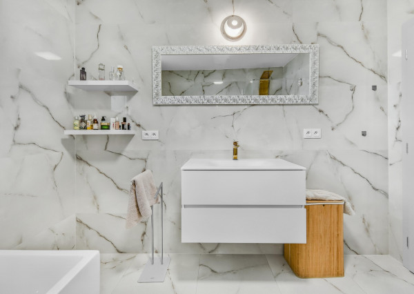 NA PREDAJ unikátny, samostatný 4-iz Rodinný dom priamo v DS