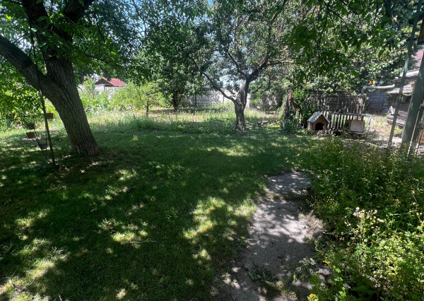 NA PREDAJ: Starší rodinný dom na pozemku 918 m² v Kráľovej pri Senci