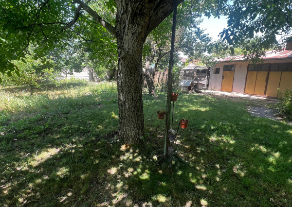 NA PREDAJ: Starší rodinný dom na pozemku 918 m² v Kráľovej pri Senci