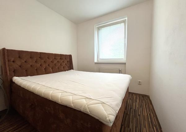 Wealth Group | ponúka na predaj 3-izbový tehlový byt s vlastným parkovaním- Bojničky, okr.Hlohovec