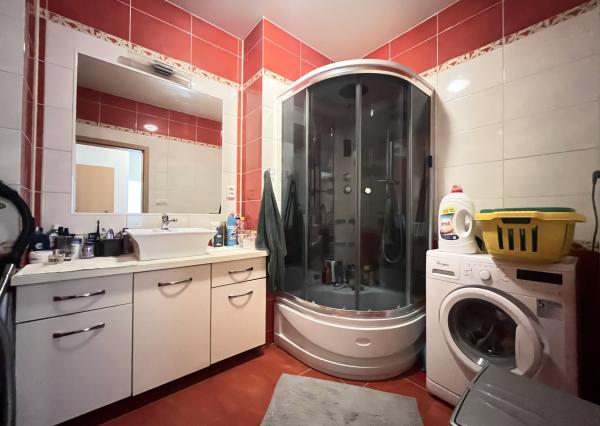 Wealth Group | ponúka na predaj 3-izbový tehlový byt s vlastným parkovaním- Bojničky, okr.Hlohovec