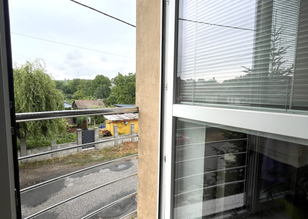 Wealth Group | ponúka na predaj 3-izbový tehlový byt s vlastným parkovaním- Bojničky, okr.Hlohovec