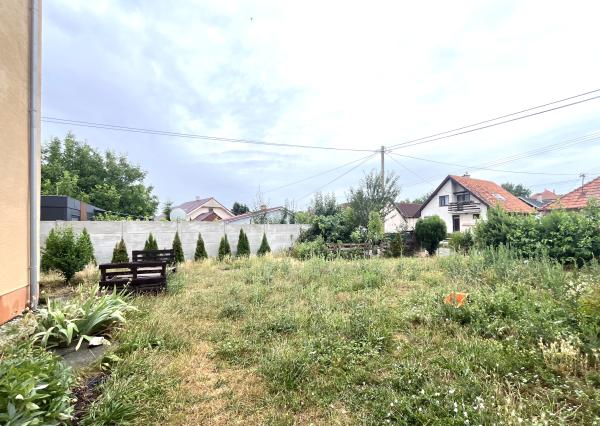 Wealth Group | ponúka na predaj 3-izbový tehlový byt s vlastným parkovaním- Bojničky, okr.Hlohovec