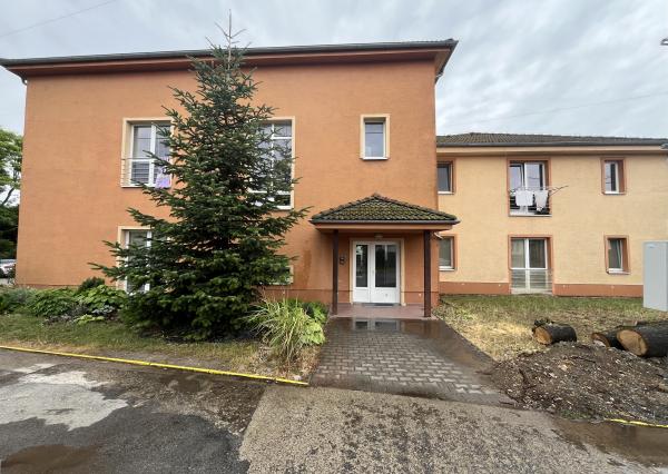 Wealth Group | ponúka na predaj 3-izbový tehlový byt s vlastným parkovaním- Bojničky, okr.Hlohovec