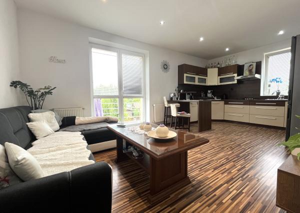 Wealth Group | ponúka na predaj 3-izbový tehlový byt s vlastným parkovaním- Bojničky, okr.Hlohovec