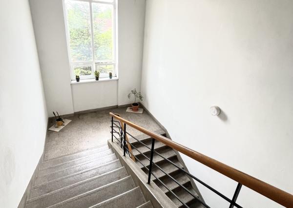 Wealth Group | ponúka na predaj 3-izbový tehlový byt s vlastným parkovaním- Bojničky, okr.Hlohovec