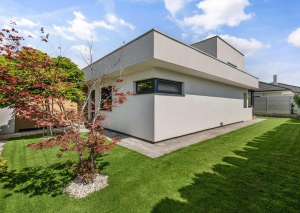 Senec (časť Malý Biel) - na predaj nadštandardný 4 izbový RD v tichej lokalite, s otvorenou galériou