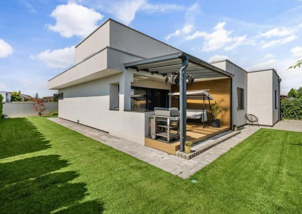 Senec (časť Malý Biel) - na predaj nadštandardný 4 izbový RD v tichej lokalite, s otvorenou galériou