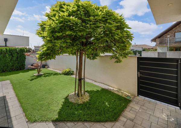 Senec (časť Malý Biel) - na predaj nadštandardný 4 izbový RD v tichej lokalite, s otvorenou galériou