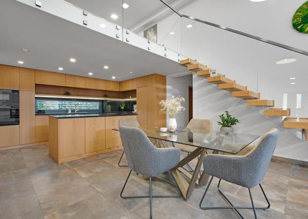 Senec (časť Malý Biel) - na predaj nadštandardný 4 izbový RD v tichej lokalite, s otvorenou galériou