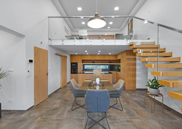 Senec (časť Malý Biel) - na predaj nadštandardný 4 izbový RD v tichej lokalite, s otvorenou galériou