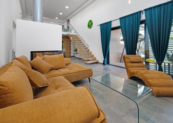 Senec (časť Malý Biel) - na predaj nadštandardný 4 izbový RD v tichej lokalite, s otvorenou galériou