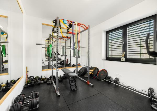 Senec (časť Malý Biel) - na predaj nadštandardný 4 izbový RD v tichej lokalite, s otvorenou galériou