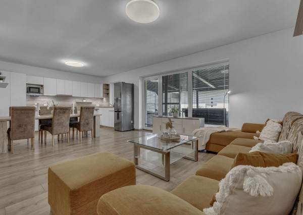 Hrubá Borša, okr. Senec – NA PREDAJ NOVOSTAVBA - výborne dispozične riešený 4 izbový rodinný dom s úžasnou rodinnou atmosférou, upravenou záhradou, terasou a parkovacím státím vo dvore.