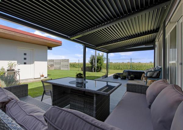 Hrubá Borša, okr. Senec – NA PREDAJ NOVOSTAVBA - výborne dispozične riešený 4 izbový rodinný dom s úžasnou rodinnou atmosférou, upravenou záhradou, terasou a parkovacím státím vo dvore.