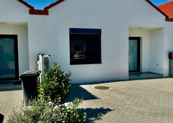 Na prenájom moderný rodinný dom v Šamorín