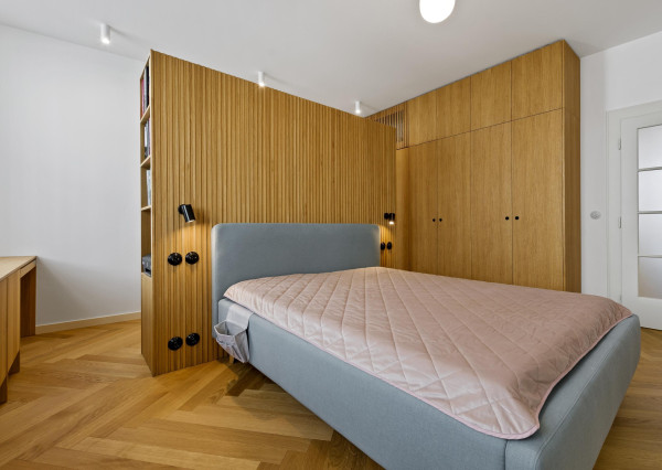 REZERVOVANÉ! Na PREDAJ: 3 izbový dizajnový byt (104 m2) s dušou v Starom Meste – Heydukova, Bratislava