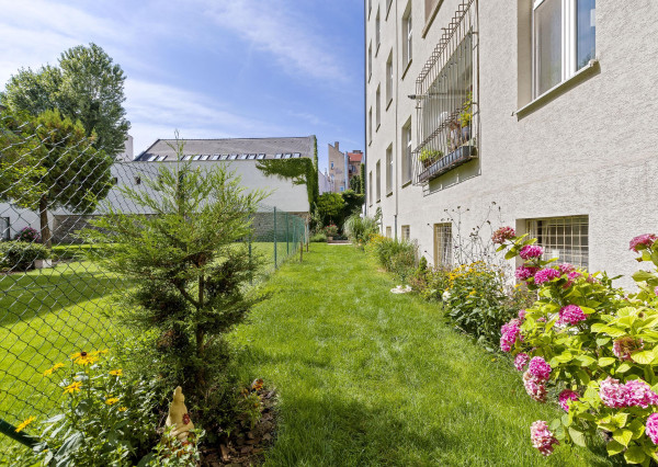 REZERVOVANÉ! Na PREDAJ: 3 izbový dizajnový byt (104 m2) s dušou v Starom Meste – Heydukova, Bratislava