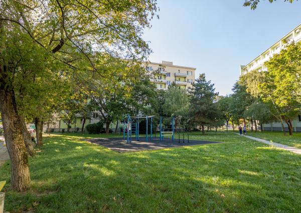 Šikovná investícia alebo budúci rodinný domov? Na PREDAJ 3-izbový byt, 82 m2, Kukučínova, Bratislava Nové Mesto, ponúka oboje!