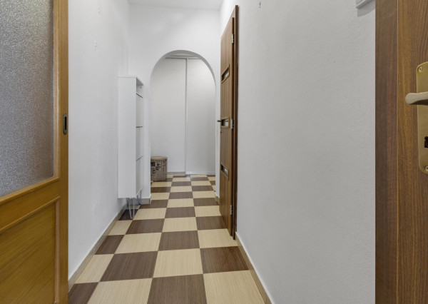 Priestranný 3-izbový byt v Senci na predaj, Kysucká ulica