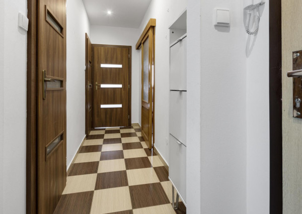 Priestranný 3-izbový byt v Senci na predaj, Kysucká ulica