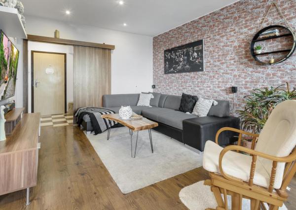 Priestranný 3-izbový byt v Senci na predaj, Kysucká ulica