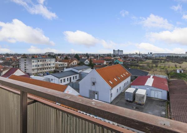 Priestranný 3-izbový byt v Senci na predaj, Kysucká ulica