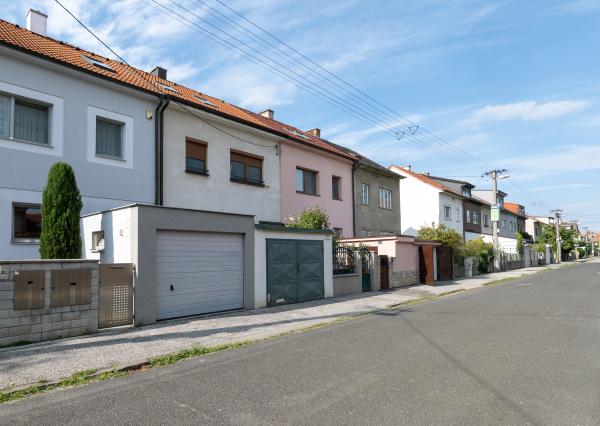 Exkluzívne na PREDAJ: Priestranný 4-podlažný rodinný dom (183 m2) v obľúbenej lokalite Ľudová štvrť, Pohronská ulica, Bratislava – Nové Mesto