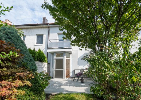 Exkluzívne na PREDAJ: Priestranný 4-podlažný rodinný dom (183 m2) v obľúbenej lokalite Ľudová štvrť, Pohronská ulica, Bratislava – Nové Mesto