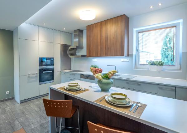 Exkluzívne na PREDAJ: Priestranný 4-podlažný rodinný dom (183 m2) v obľúbenej lokalite Ľudová štvrť, Pohronská ulica, Bratislava – Nové Mesto