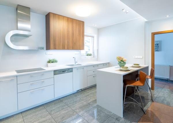 Exkluzívne na PREDAJ: Priestranný 4-podlažný rodinný dom (183 m2) v obľúbenej lokalite Ľudová štvrť, Pohronská ulica, Bratislava – Nové Mesto