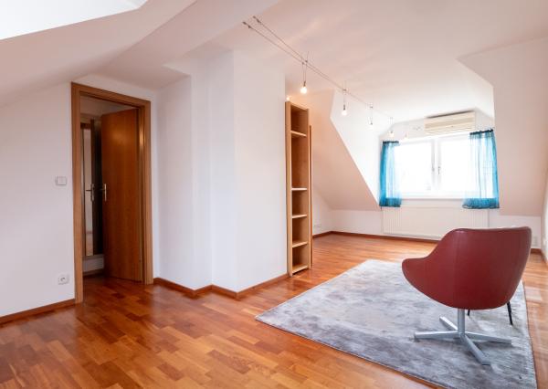 Exkluzívne na PREDAJ: Priestranný 4-podlažný rodinný dom (183 m2) v obľúbenej lokalite Ľudová štvrť, Pohronská ulica, Bratislava – Nové Mesto