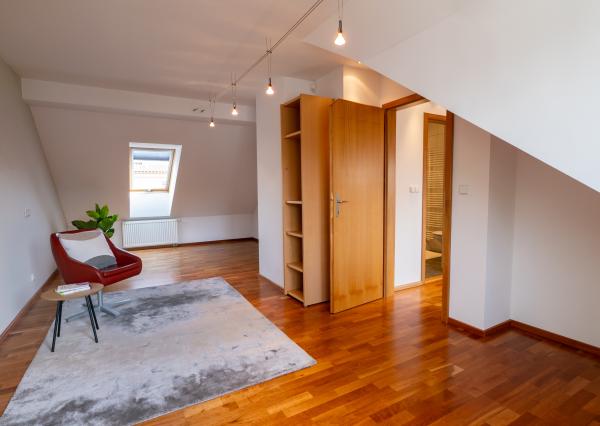 Exkluzívne na PREDAJ: Priestranný 4-podlažný rodinný dom (183 m2) v obľúbenej lokalite Ľudová štvrť, Pohronská ulica, Bratislava – Nové Mesto