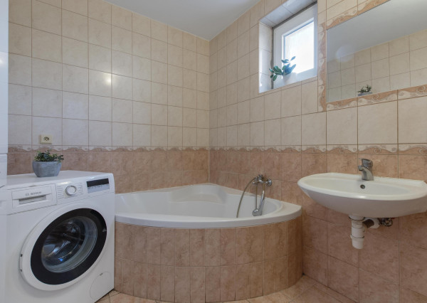 Na predaj 3-izbový rodinný dom s garážou v Kráľovej pri Senci