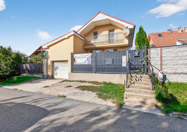 Na predaj 3-izbový rodinný dom s garážou v Kráľovej pri Senci