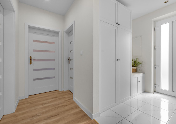 REZERVOVANÝ!!! Jelka, okr. GA – NA PREDAJ NOVOSTAVBA – nízko nákladový 3 izbový, tehlový rodinný dom