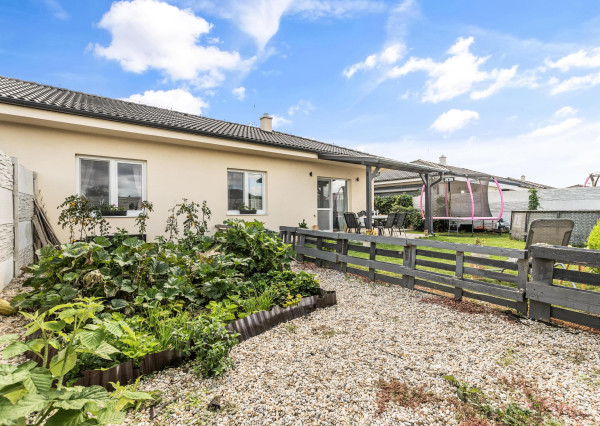 REZERVOVANÝ!!! Jelka, okr. GA – NA PREDAJ NOVOSTAVBA – nízko nákladový 3 izbový, tehlový rodinný dom