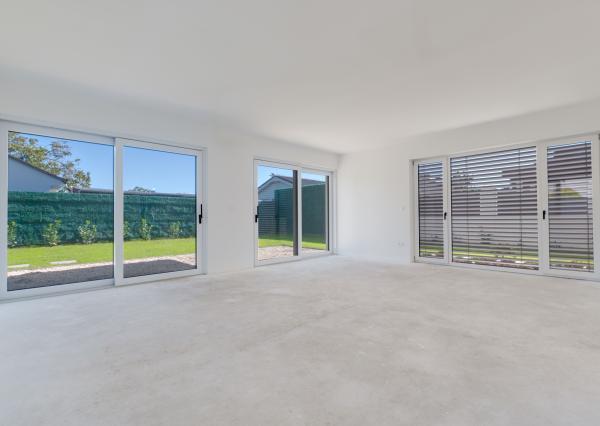 Tureň, okr. Senec – NA PREDAJ NOVOSTAVBA –  tehlový 4 izbový, samostatne stojací, nízkoenergetický rodinný dom