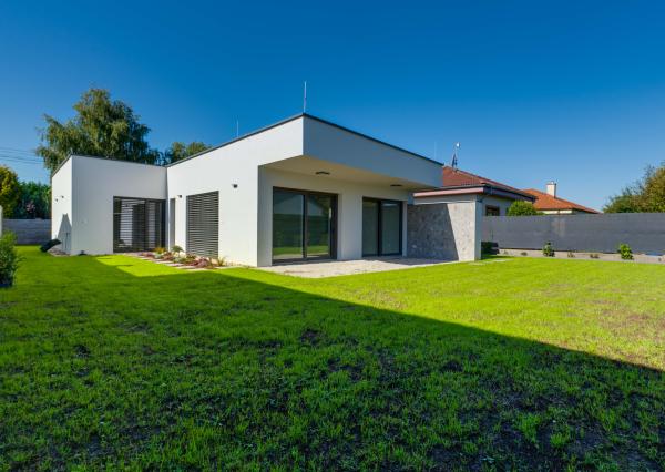 Tureň, okr. Senec – NA PREDAJ NOVOSTAVBA –  tehlový 4 izbový, samostatne stojací, nízkoenergetický rodinný dom