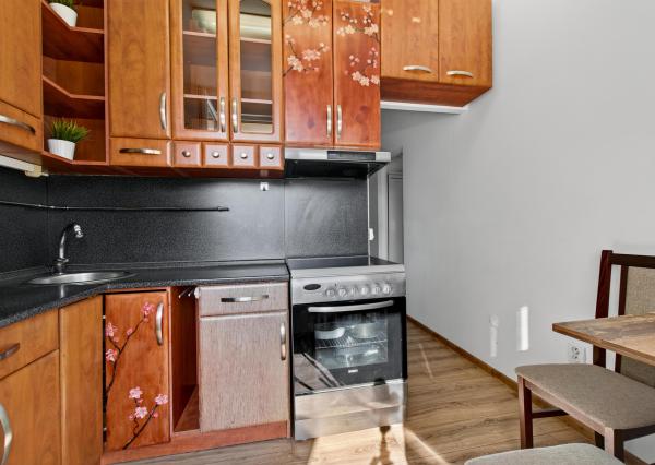 Senec - NA PREDAJ čiastočne prerobený 1,5 izbový byt, hneď pri pešej zóne v centre mesta.