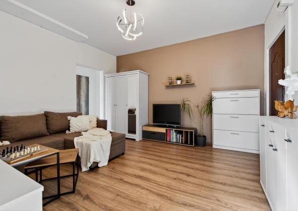 Senec - NA PREDAJ čiastočne prerobený 1,5 izbový byt, hneď pri pešej zóne v centre mesta.