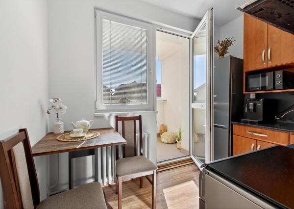 Senec - NA PREDAJ čiastočne prerobený 1,5 izbový byt, hneď pri pešej zóne v centre mesta.