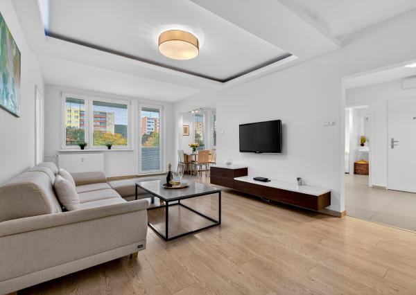 REZERVOVANÝ Na predaj priestranný 4-izbový byt v Bratislave-Dúbravka