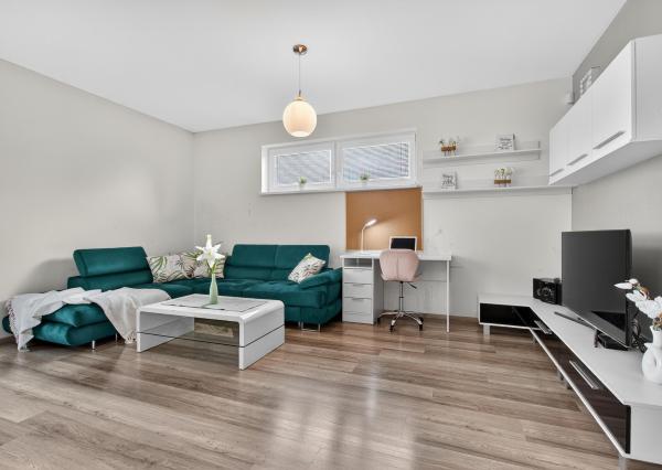 Jelka, okr. GA – NA PREDAJ NOVOSTAVBA – nízko nákladový 3 izbový byt s dvomi parkovacími státiami v projekte ILKA PARK