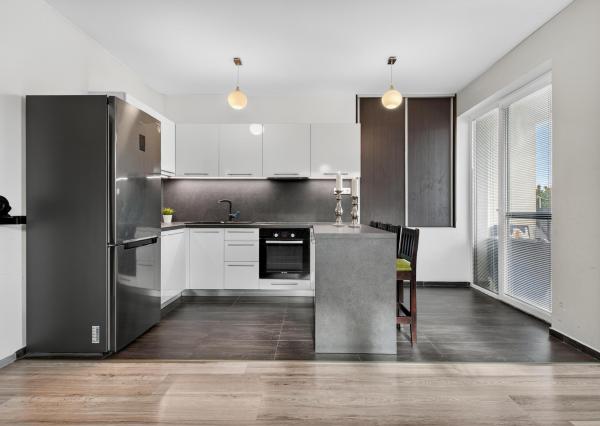 Jelka, okr. GA – NA PREDAJ NOVOSTAVBA – nízko nákladový 3 izbový byt s dvomi parkovacími státiami v projekte ILKA PARK